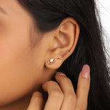 Clam Diamond Leher Studs