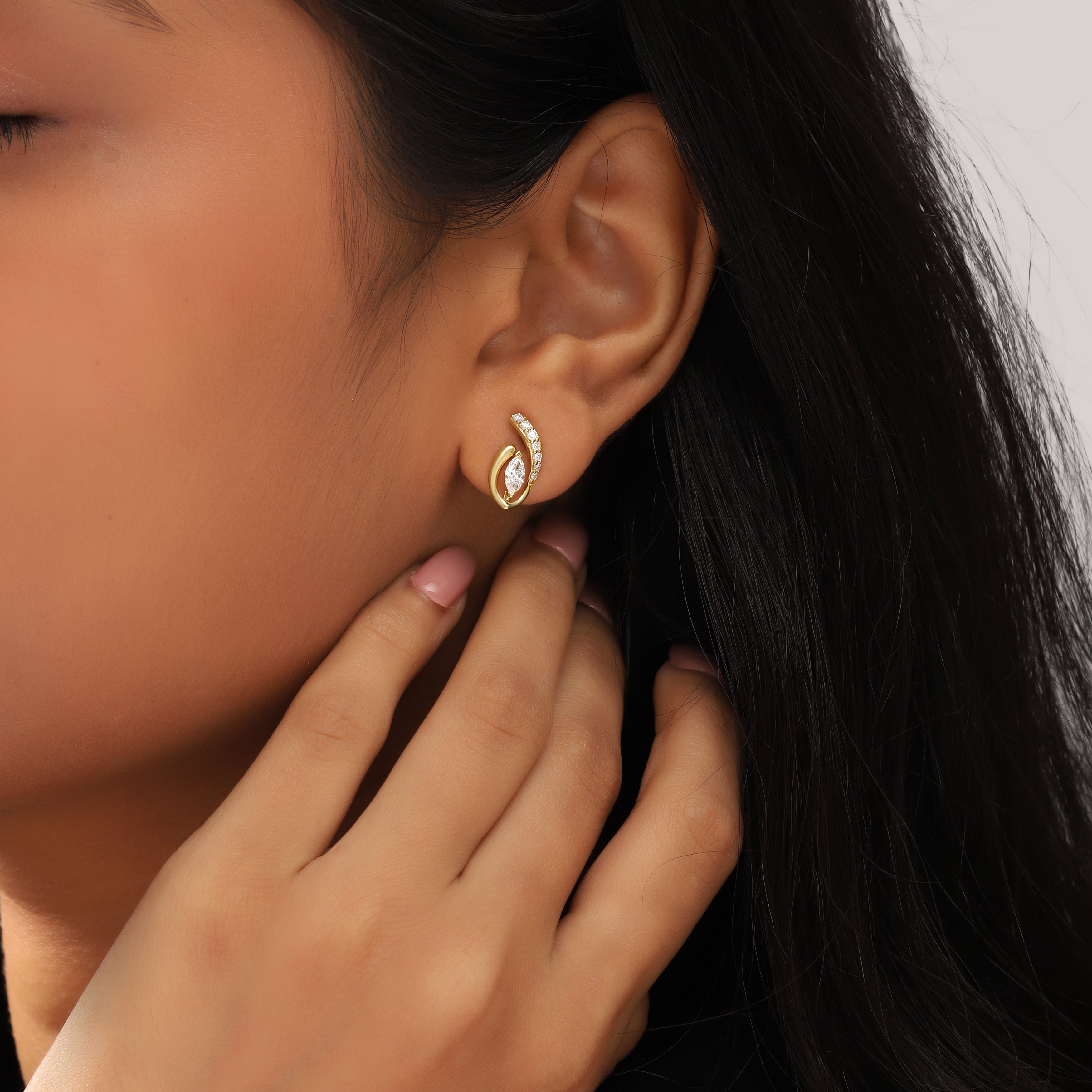 Pave Diamond Leher Studs