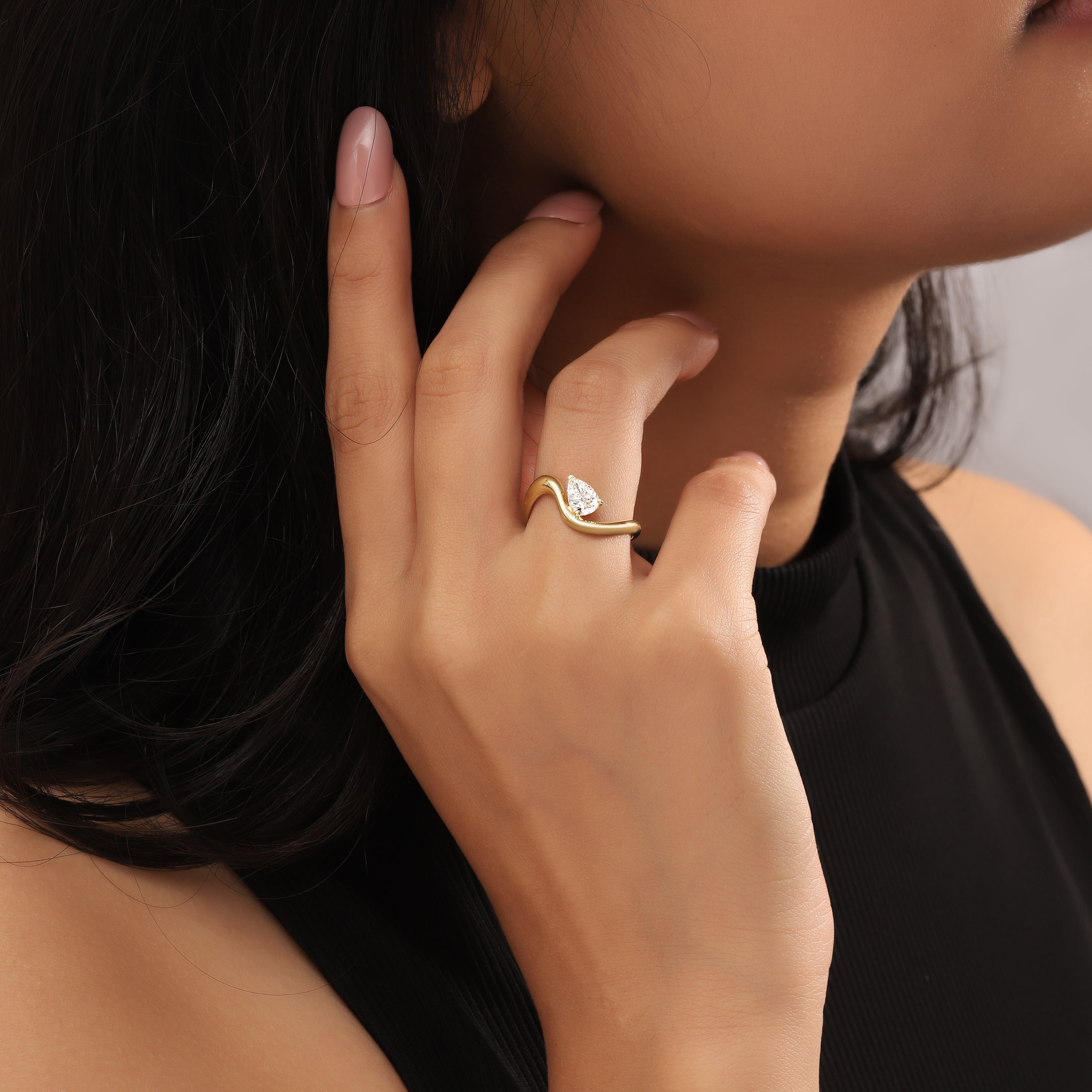 Wavy Diamond Leher Ring